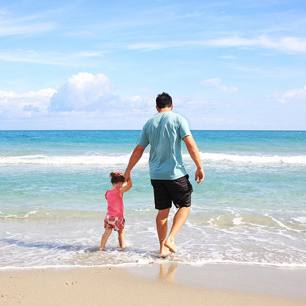 father-and-daughter-enjoying-a-beach-vacation
